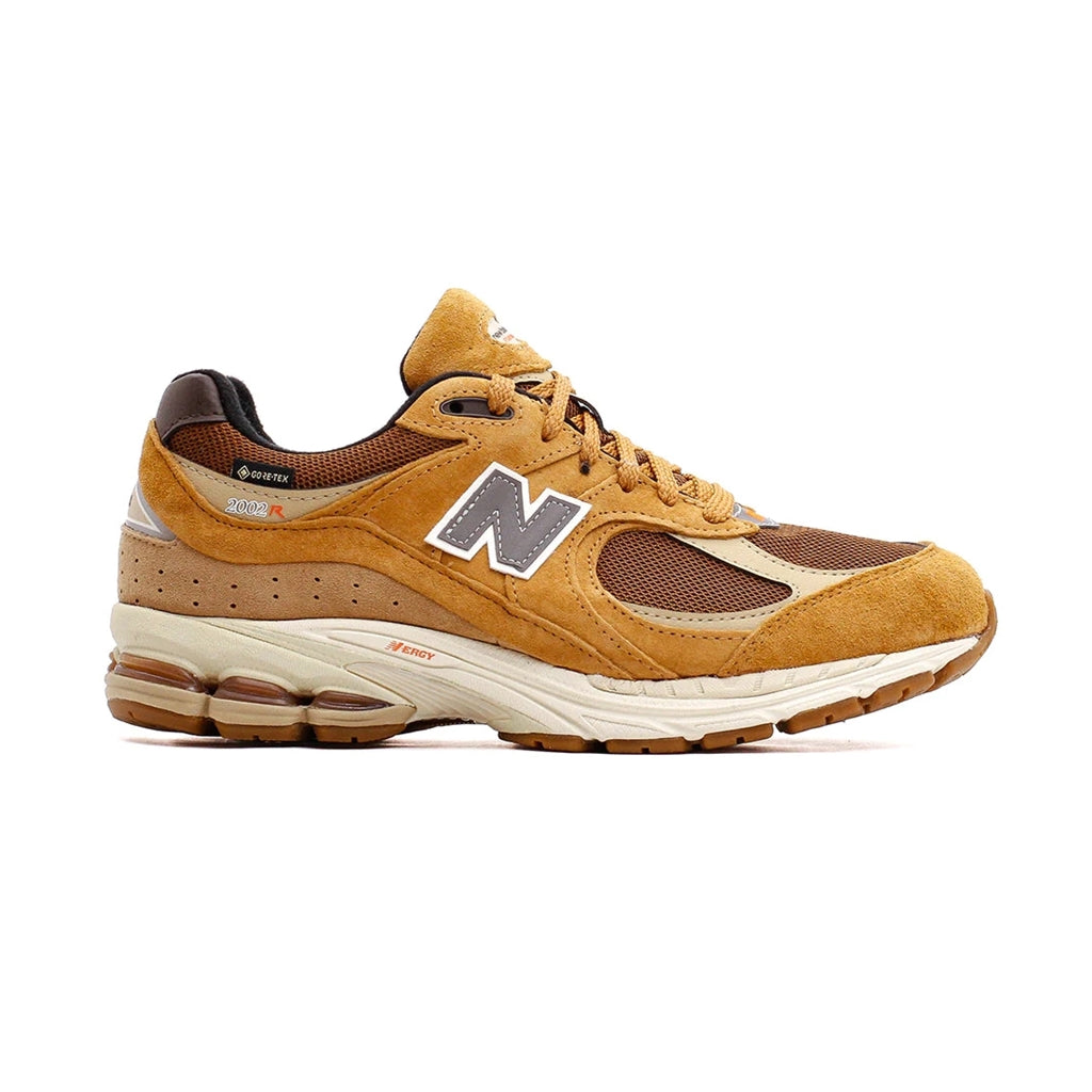 new balance tobacco 2002R The unique midsole combines a flared take on the classic 574 construction with 90s tech inspired details New Balance Unisex T500 Sneakers